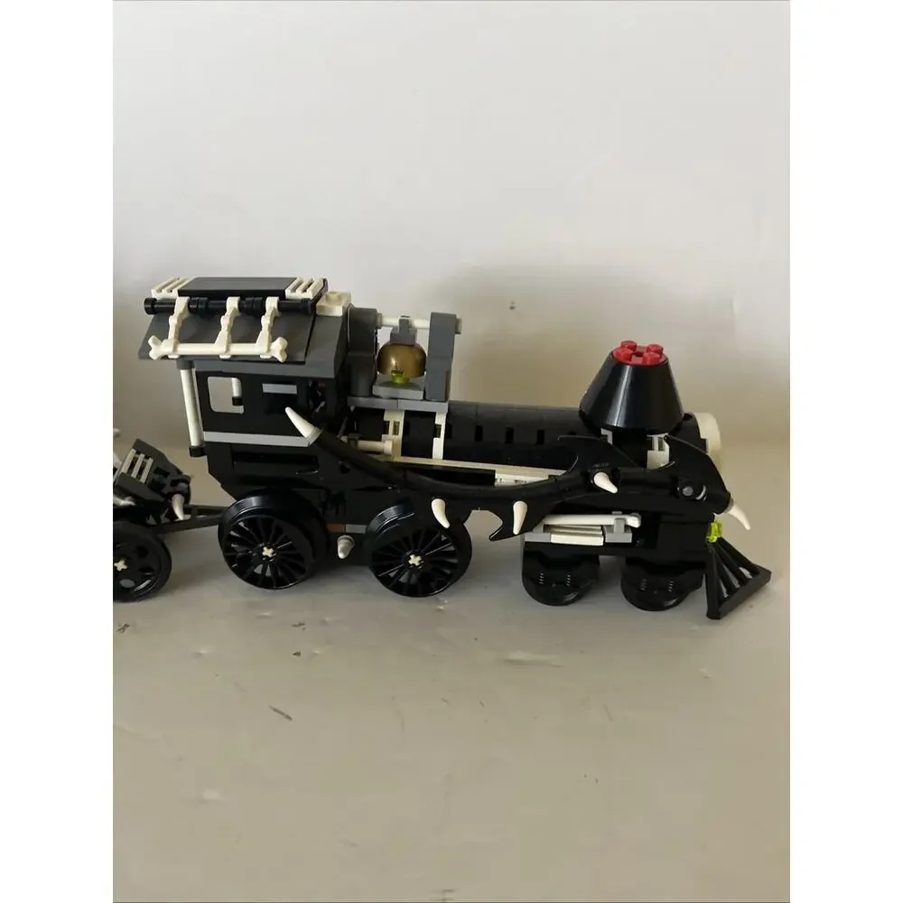 LEGO MONSTER FIGHTERS 9467 GHOST Train. 2 Mini Figs.